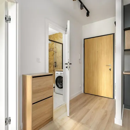 Apartment Spacious Niemena With Free Garage By Renters Poznan