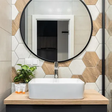 Spacious Niemena With Free Garage By Renters *