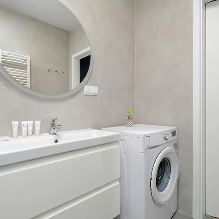 Spacious Niemena With Free Garage By Renters *