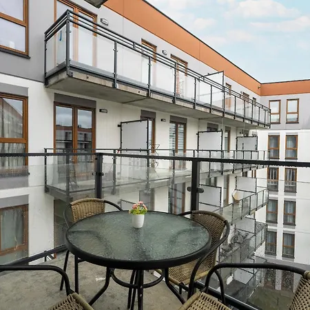 Spacious Niemena With Free Garage By Renters Познань