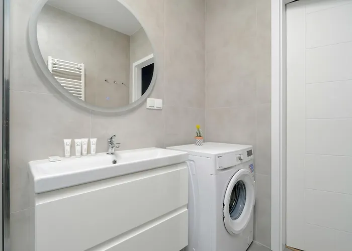 Spacious Niemena With Free Garage By Renters *