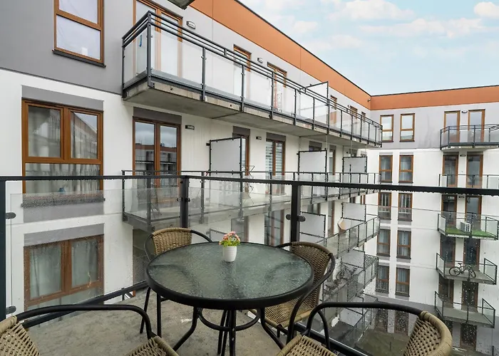 Spacious Niemena With Free Garage By Renters Познань